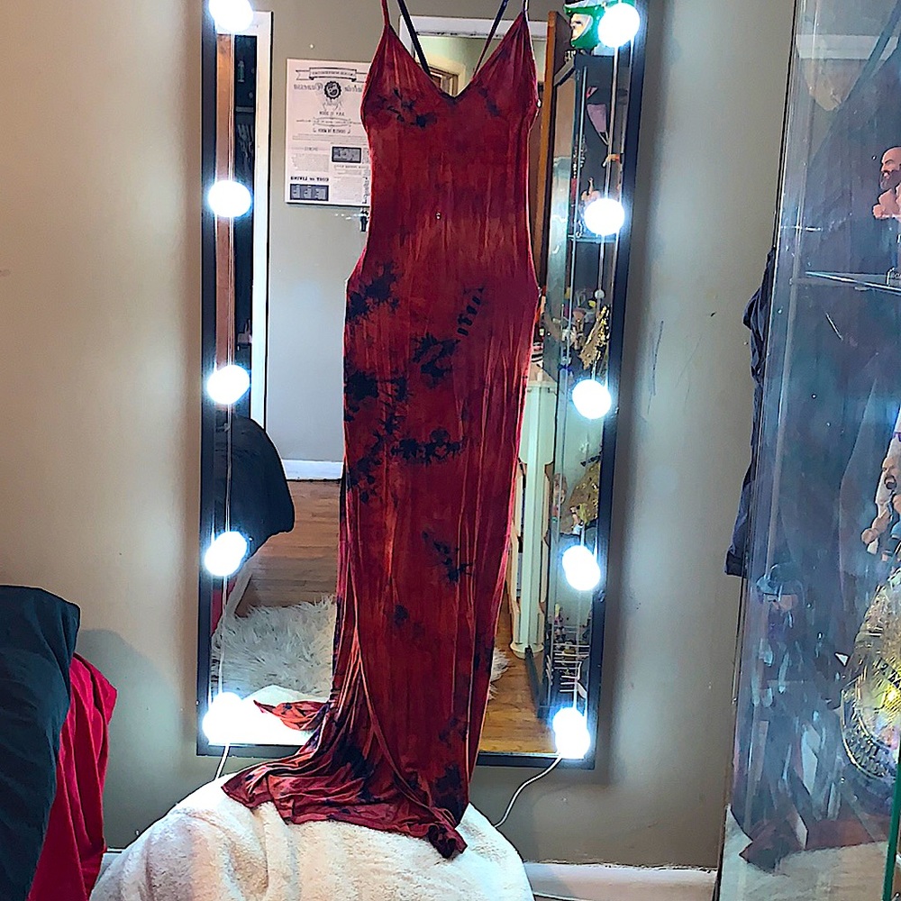 This is a High quality fabric from fashion nova (Never been Worn )